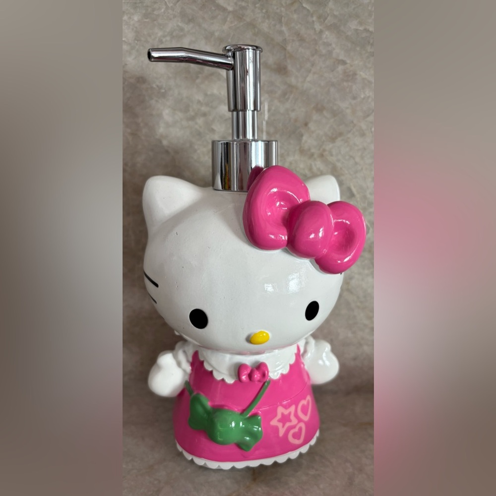 New Hello Kitty Soap/Lotion Pump Dispenser Pink Dress Pink Bow